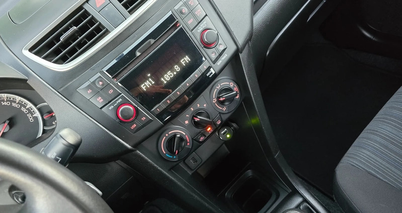 Suzuki Swift cena 28800 przebieg: 170000, rok produkcji 2016 z Mogielnica małe 596
